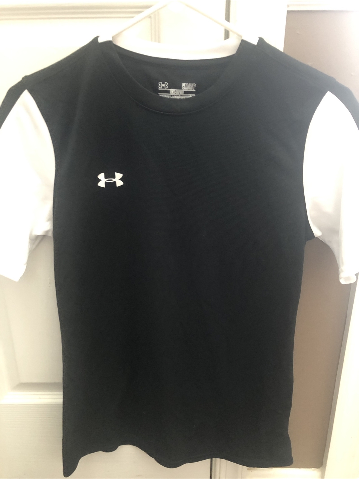 Under Armour Semi-fitted Heatgear Men&rsquo;s T-shirt – Small – Short Sleeves