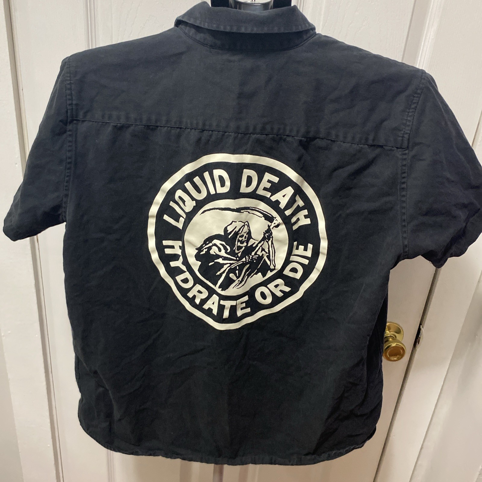 Men’s Liquid Death Hydrate Or Die Skull Mechanic Button Up Shirt Size M