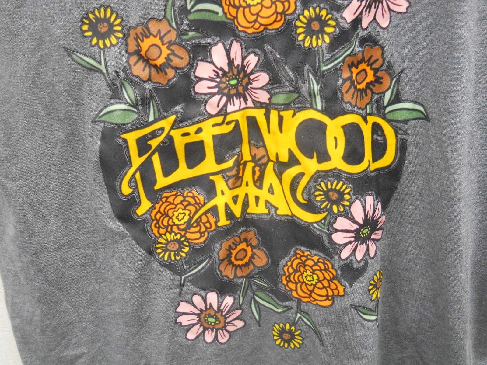 CLASSIC FLEETWOOD MAC LOGO TEE SHIRT SIZE SMALL COLOR GREY NO LABEL 50% COTTON