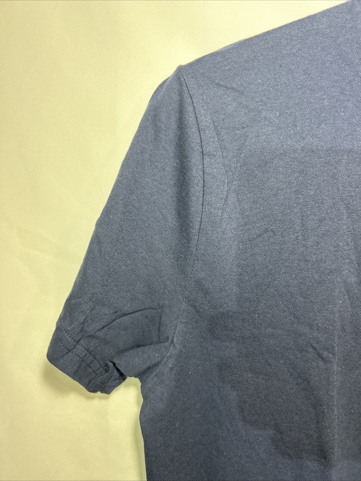 Hollister California – V-neck Tee – Small – Navy blue, white bird – Shortsleeve