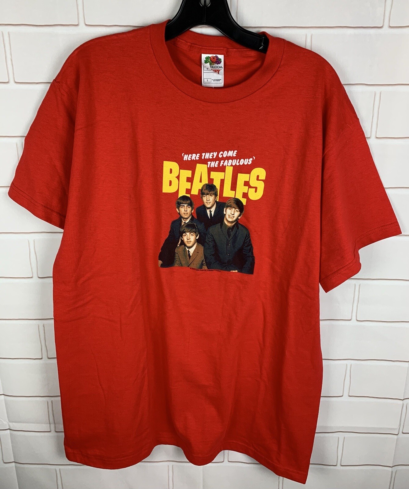 New Beatles Here They Come American Tour 1964 Shirt Red Size Large 2002 NWT