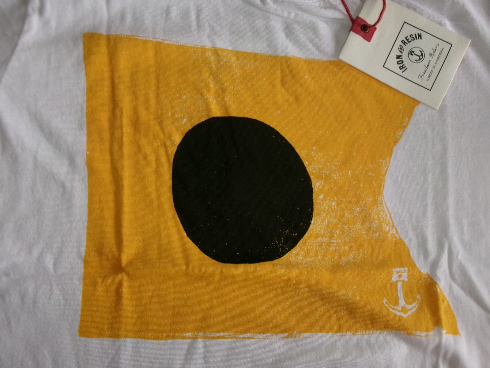 IRON AND RESIN LICENSED APPAREL T-SHIRT MADE IN USA ! BLACK BALL 100% COTTON