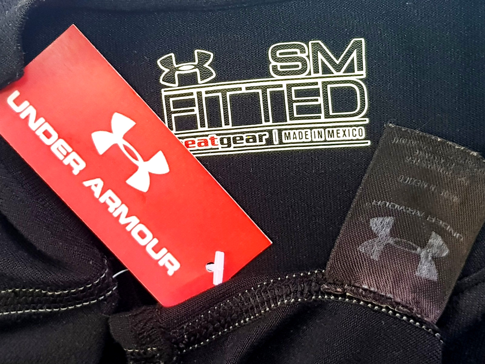 UNDER ARMOUR HEATGEAR Mens Black SLEEVELESS SPORTS TOP VEST Stretch – S -RRP £35