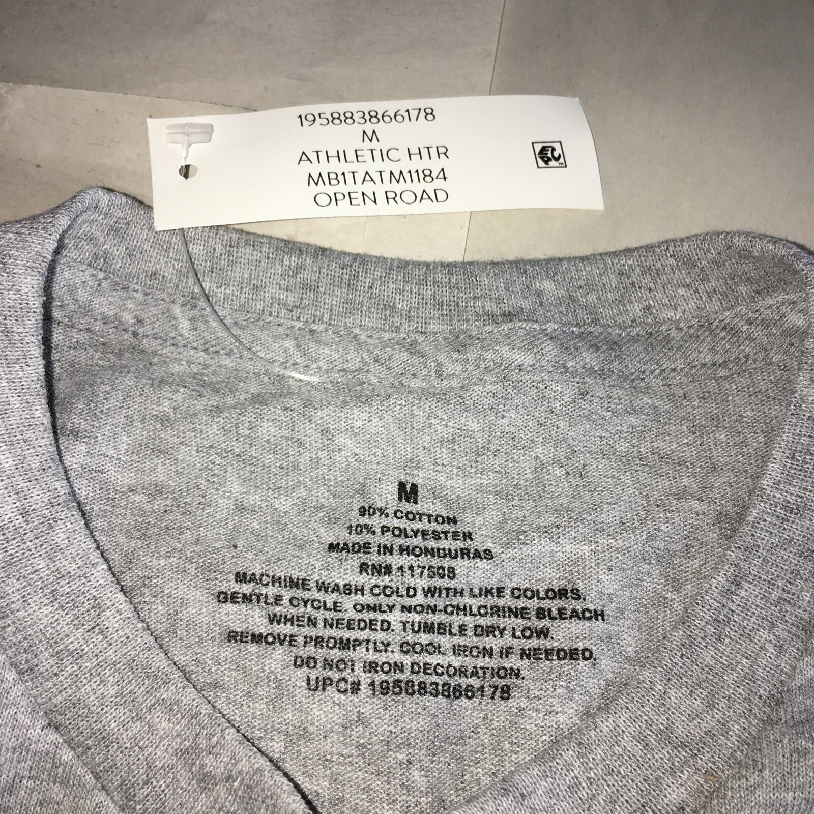 NWT HIT THE OPEN ROAD Go FIND YOURSELF CAR GRAPHIC T-SHIRT Size Medium
