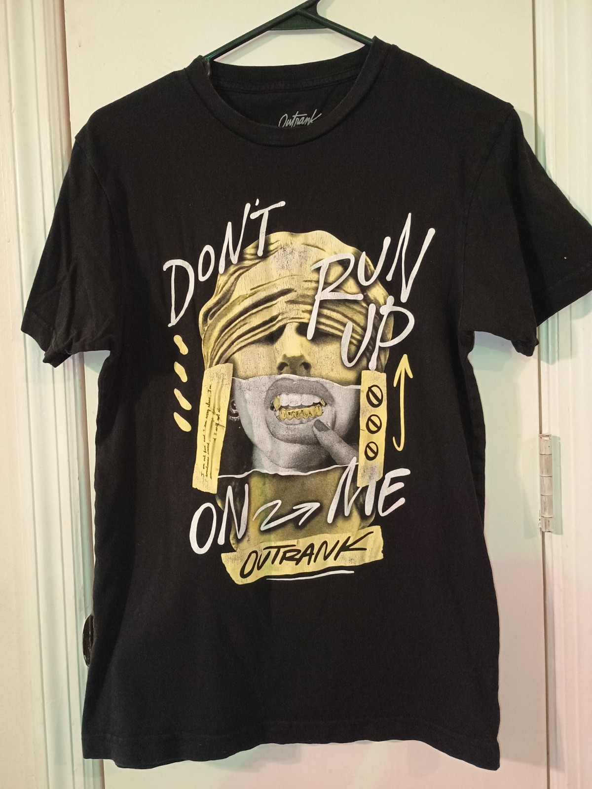 Outrank Don&rsquo;t Run Up on Me Men&rsquo;s Small Black Short Sleeve T-Shirt.