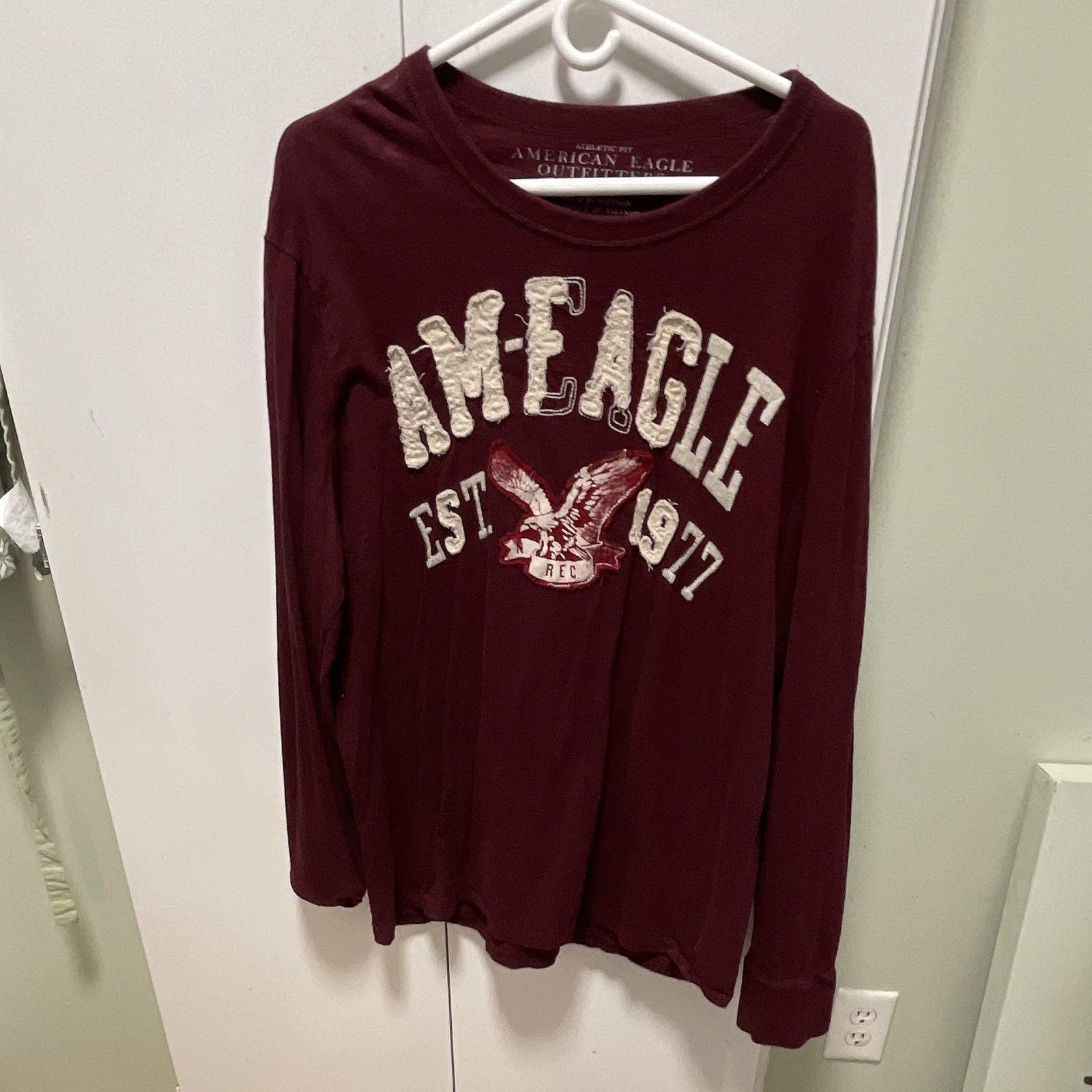 American Eagle Men&rsquo;s Burgundy Graphic Crew Neck Long Sleeve T-Shirt XL