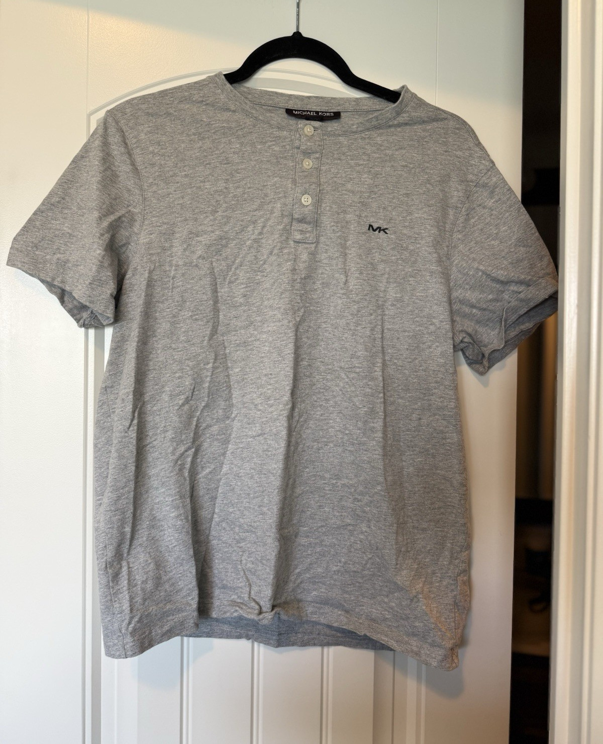 Michael Kors Men&rsquo;s Henley T-Shirt Gray Solid Short Sleeve Logo Button M