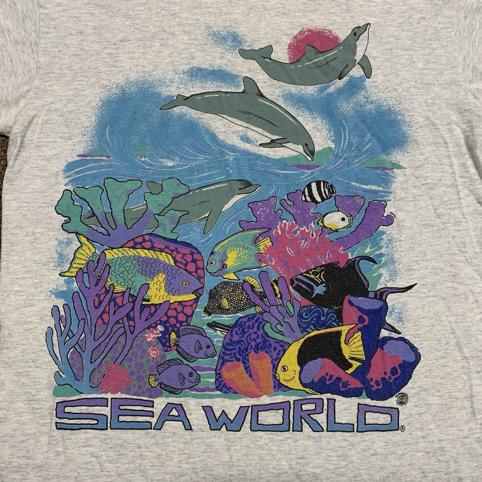 Vintage Sea World T Shirt Size Medium Grey USA Made Dolphin Fish Coral Cotton