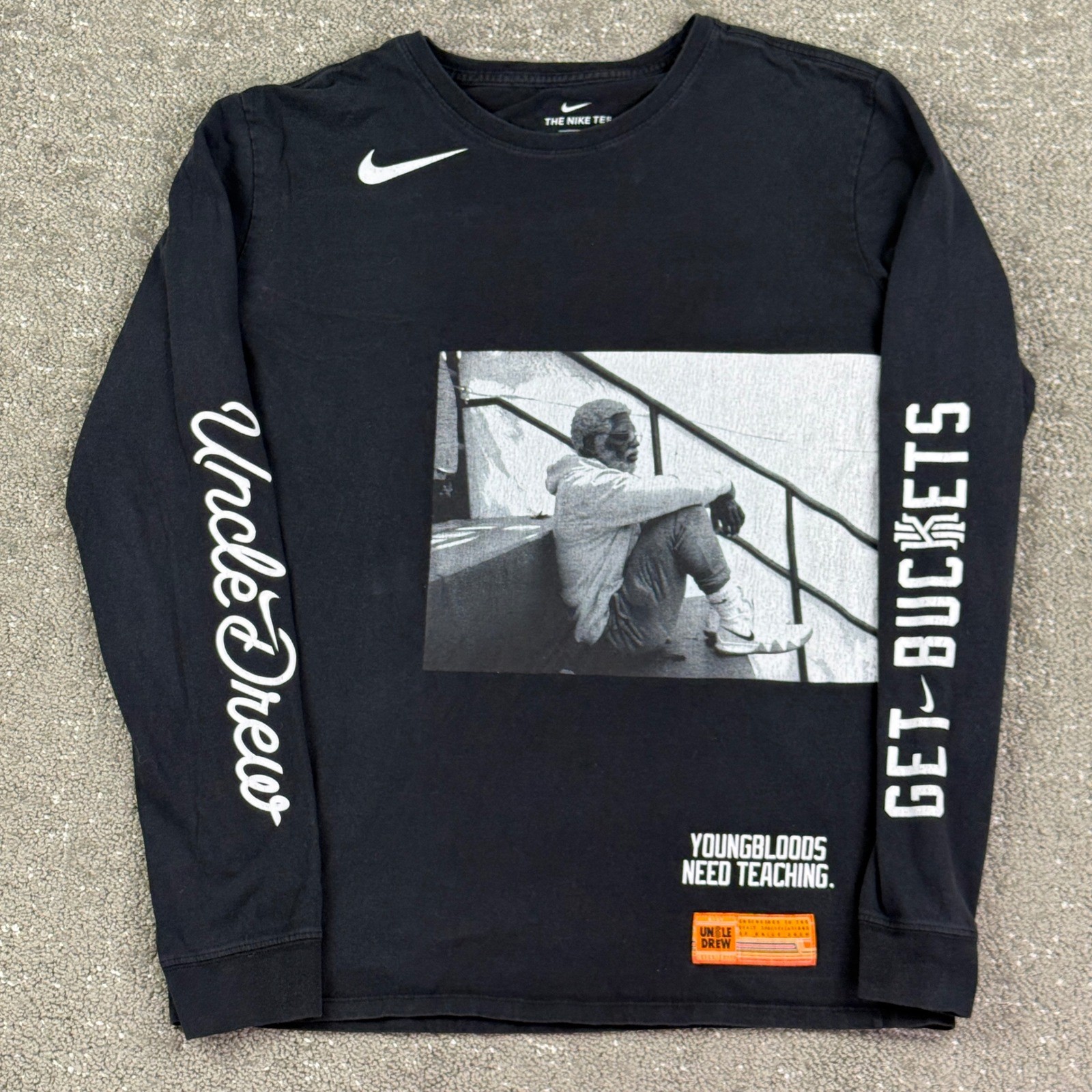 Nike Uncle Drew Long Sleeve Shirt Mens Medium Black Kyrie Irving Get Buckets TEE