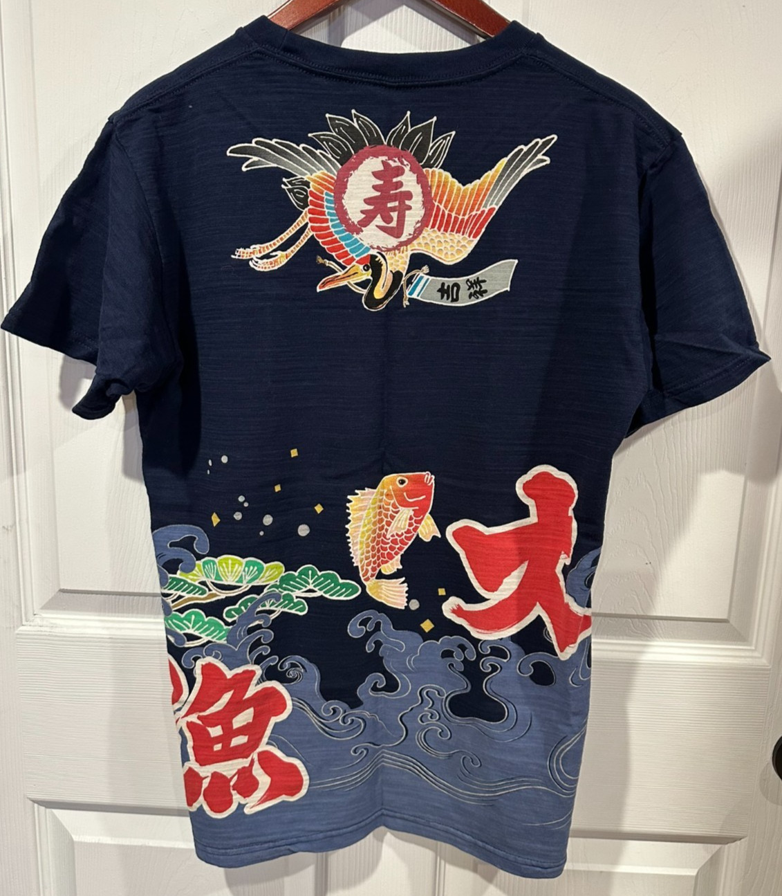 Japanese Folkart Banshitsu Great Catch Wave and Fish Navy T-Shirt Size: L 296