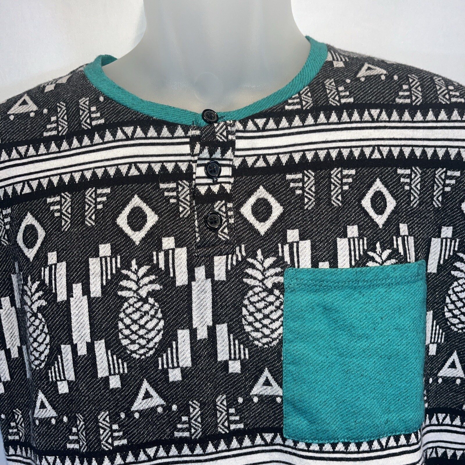On The Byas Men’s Medium T-Shirt 1/4 Button Down Tropical Geometric Black White