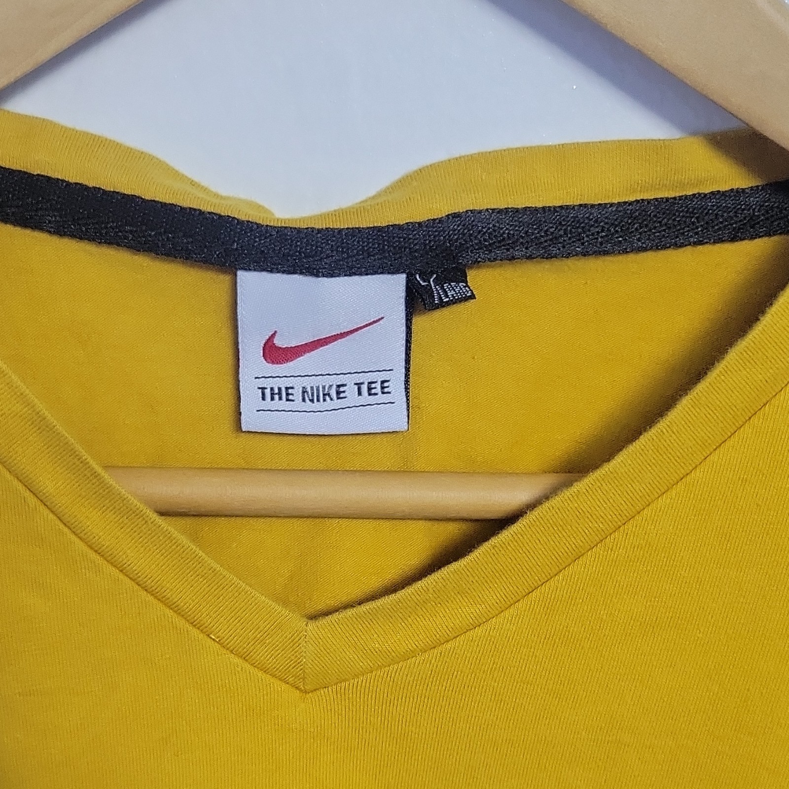 Nike The Nike Tee Men&rsquo;s Yellow V-Neck Short Sleeve Logo T-Shirt Size L
