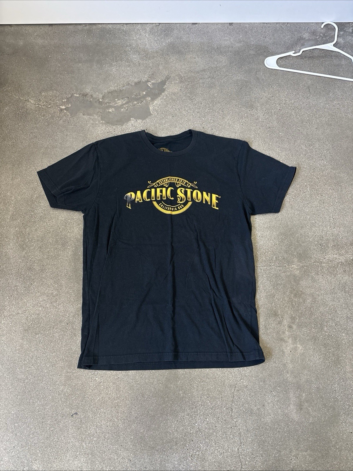 Pacific Stone black & yellow graphic t-shirt men&rsquo;s sz L