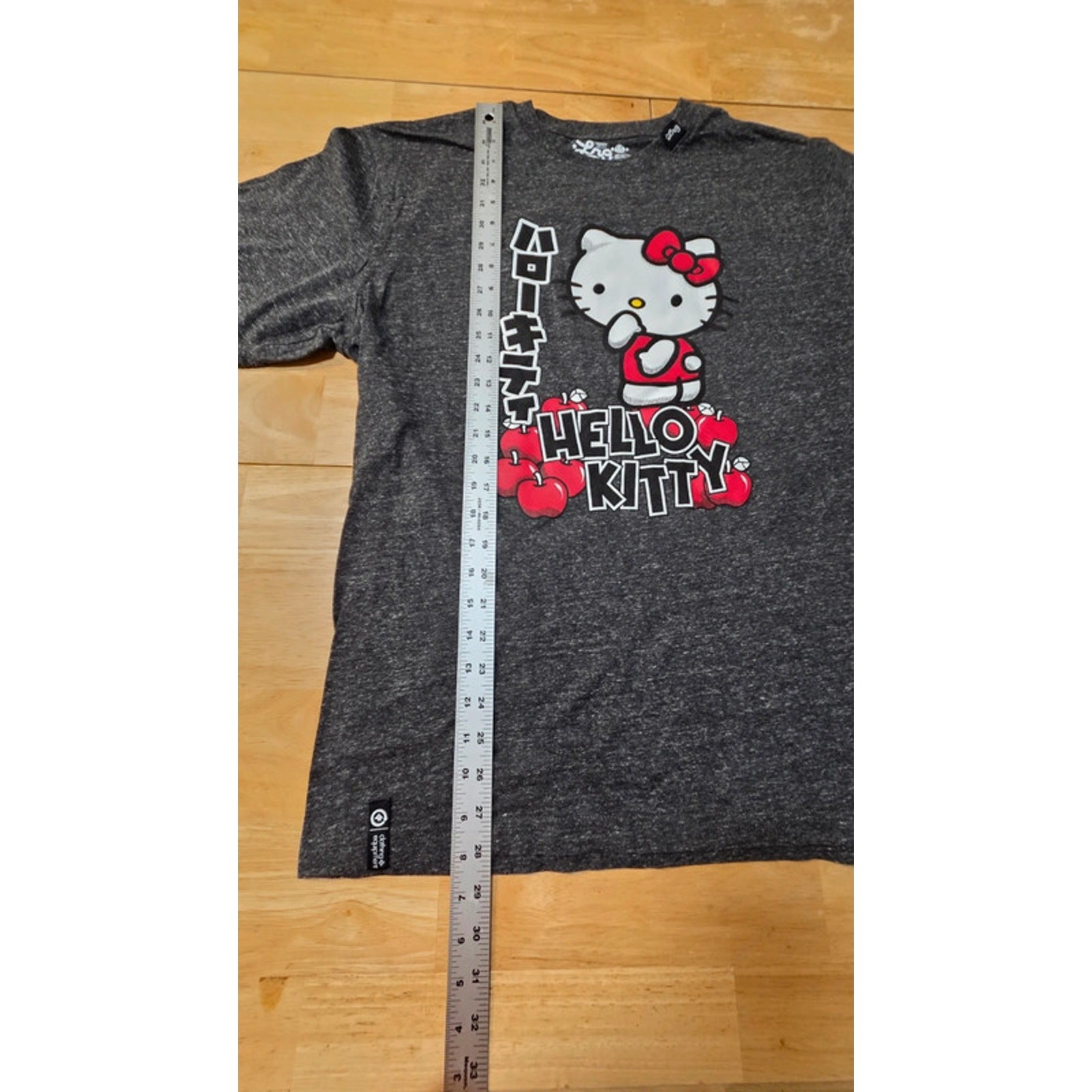 LRG Hello Kitty Apple Graphic Tee Gray Marled Kawaii Shirt Women’s Large nwot