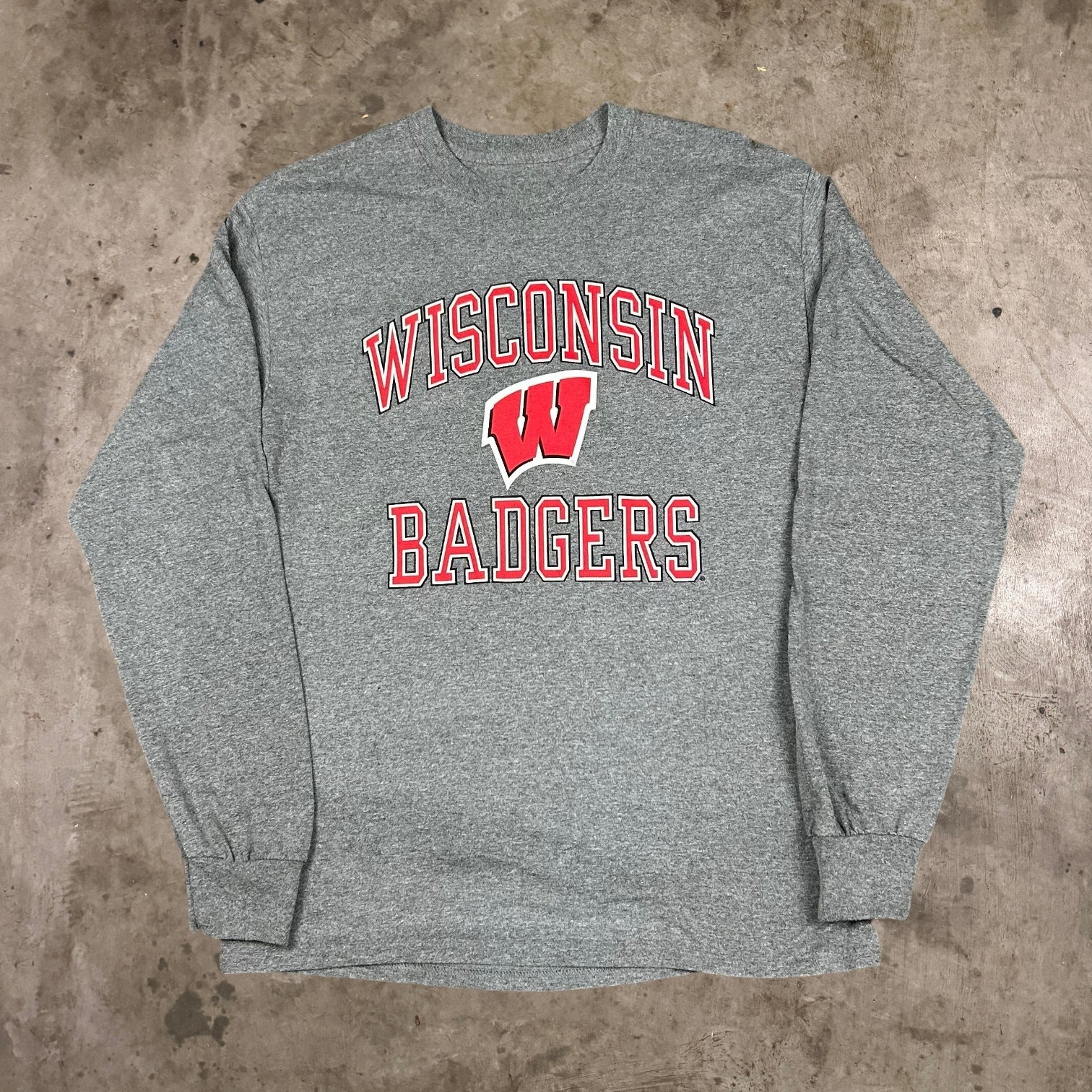 Wisconsin Badgers Long Sleeve T-Shirt NCAA Football Tee Heather Gray Mens Size M