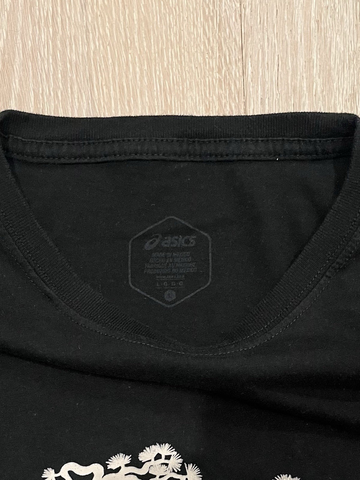 ASICS Men&rsquo;s Short Sleeve Graphic T-Shirt Tree, Size Large, Black