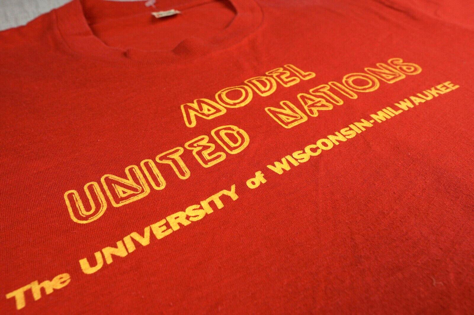 Vintage Model UN Shirt Mens Medium Large Red 80s United Nations Screen Stars USA
