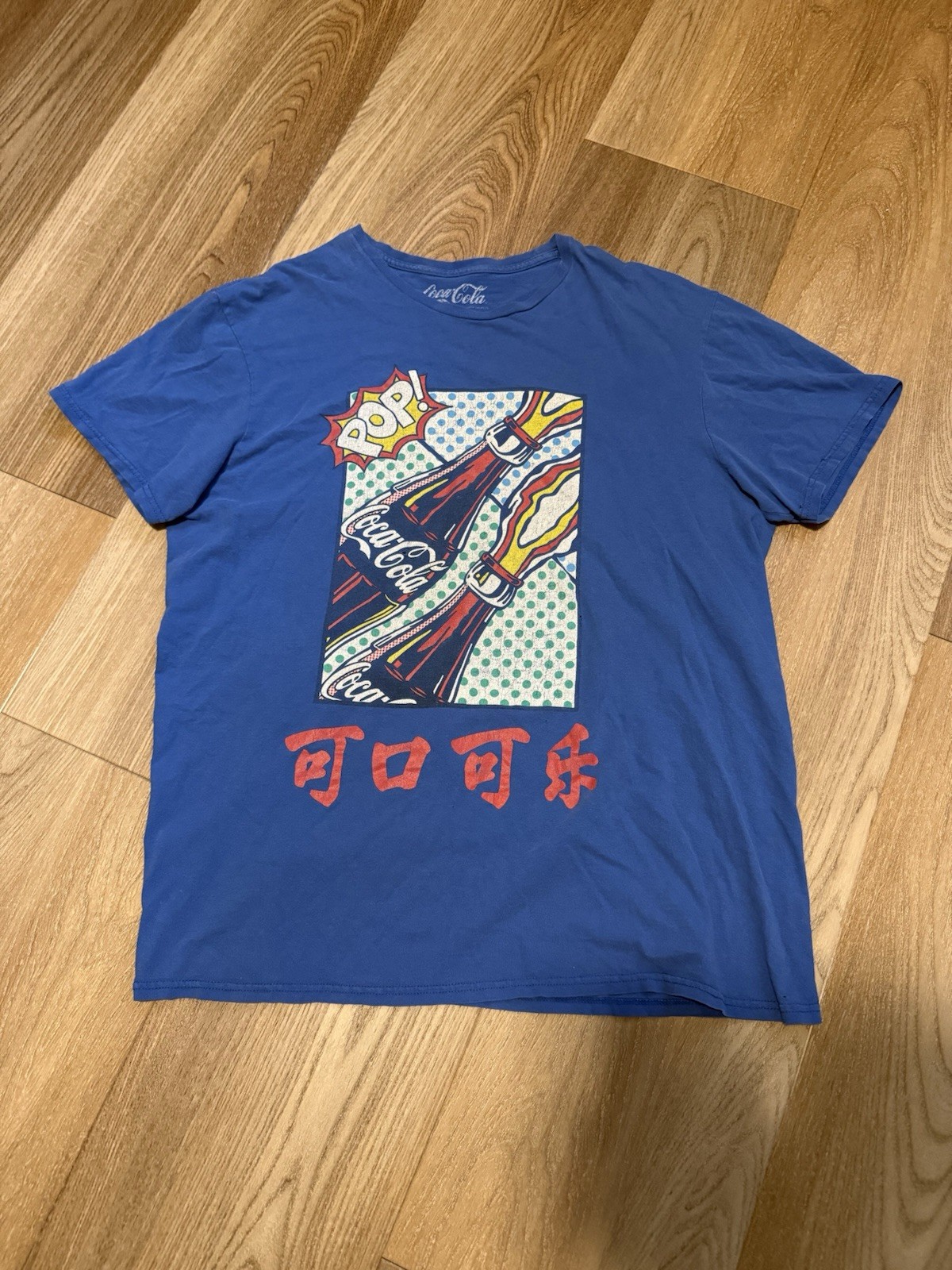 Coca-Cola Men&rsquo;s Pop Art graphic tee with red accents with graphic design size L