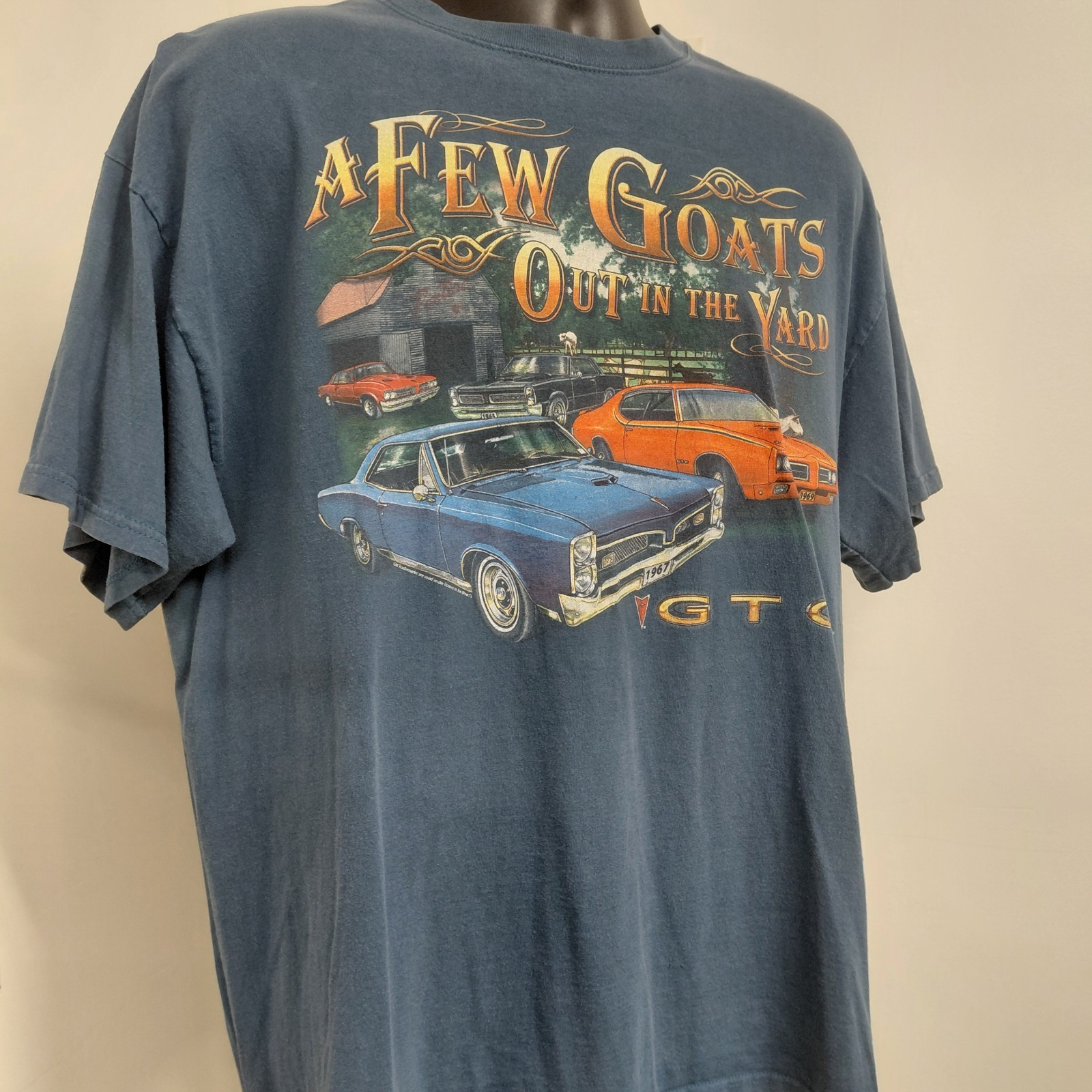 Pontiac GTO Cars T-Shirt Men&rsquo;s Size XL Blue General Motors Few Goats In The Yard