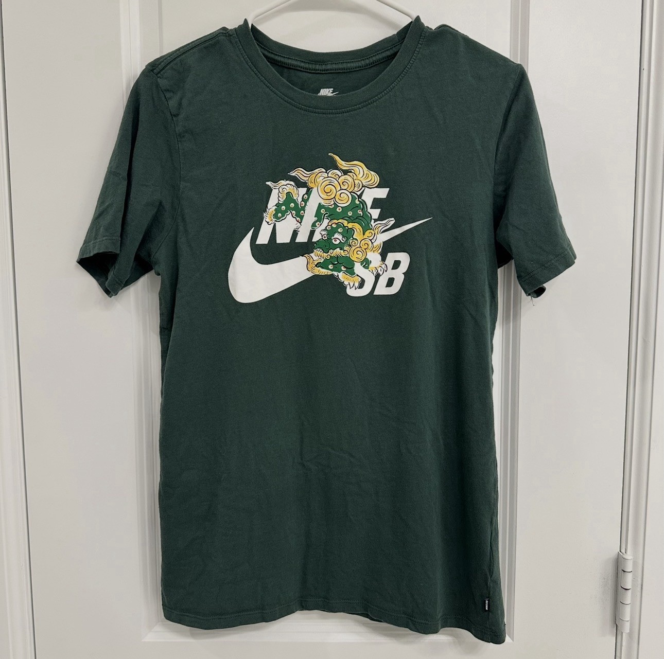 Nike SB Dark Green Short Sleeve Skate Tee With Dragon Graphic Small 100% Cotton