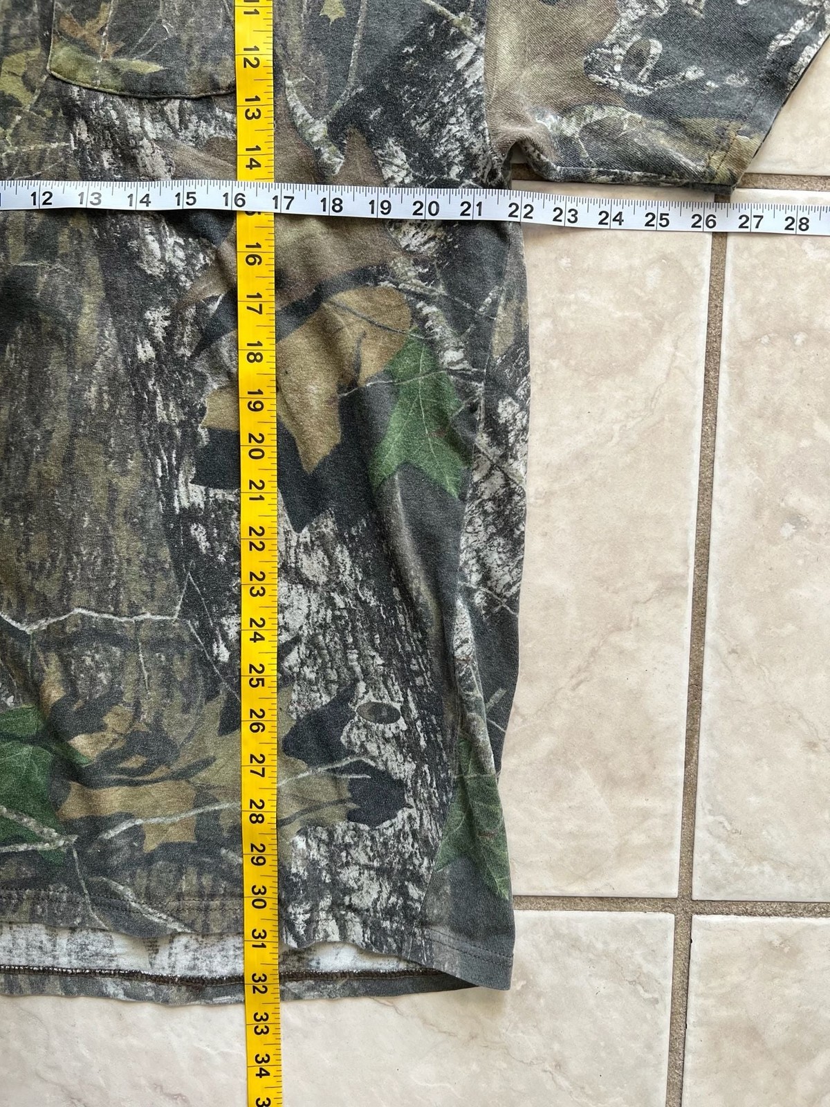 Vintage 90s Jerzees Outdoors Realtree All-Over Print Camo Pocket T-Shirt