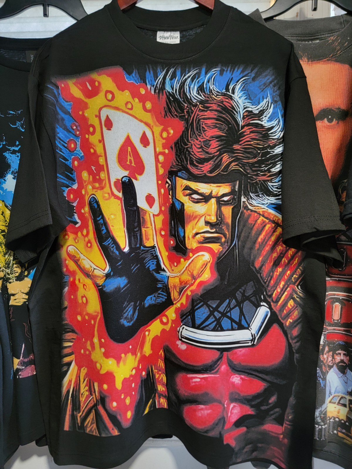 GAMBIT MODERN ON A SHAKA HEAVYWEIGHT GARMET DYED T SHIRT « MODERN »