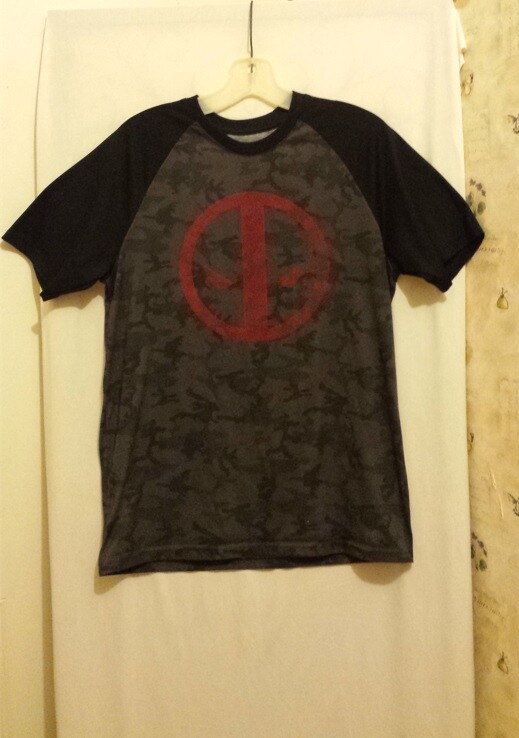 Deadpool Textured Tshirt Mask Logo Marvel Size Medium Black w/ Red Nubbled Camo