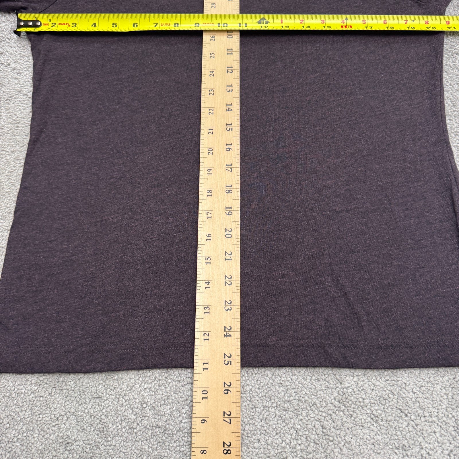 Banana Republic Premium Wash Basic V-Neck T-Shirt Mens Medium Dark Purple Tee