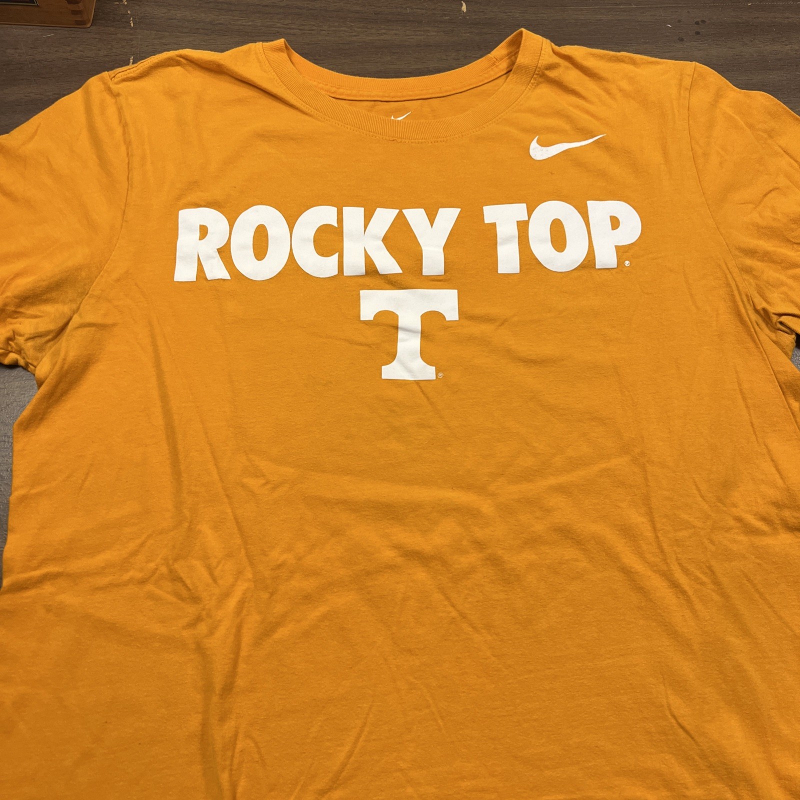 Awesome NIKE Tennessee Rocky Top T-shirt SIZE LARGE OK FAIR CONDITION