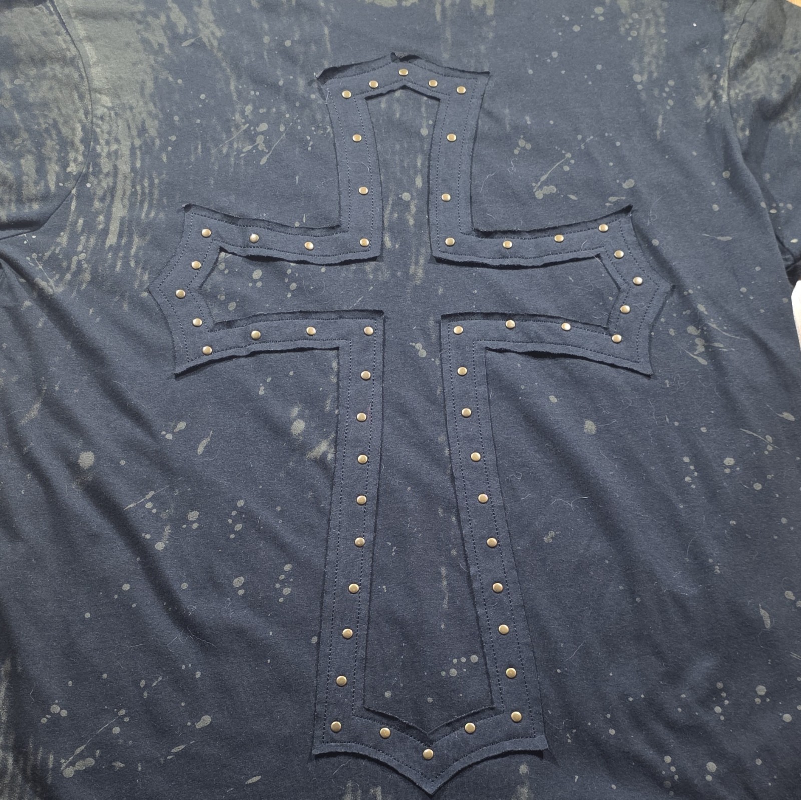 Affliction Book Of The Dead Men&rsquo;s Large Black Studded Cross Skull Tee