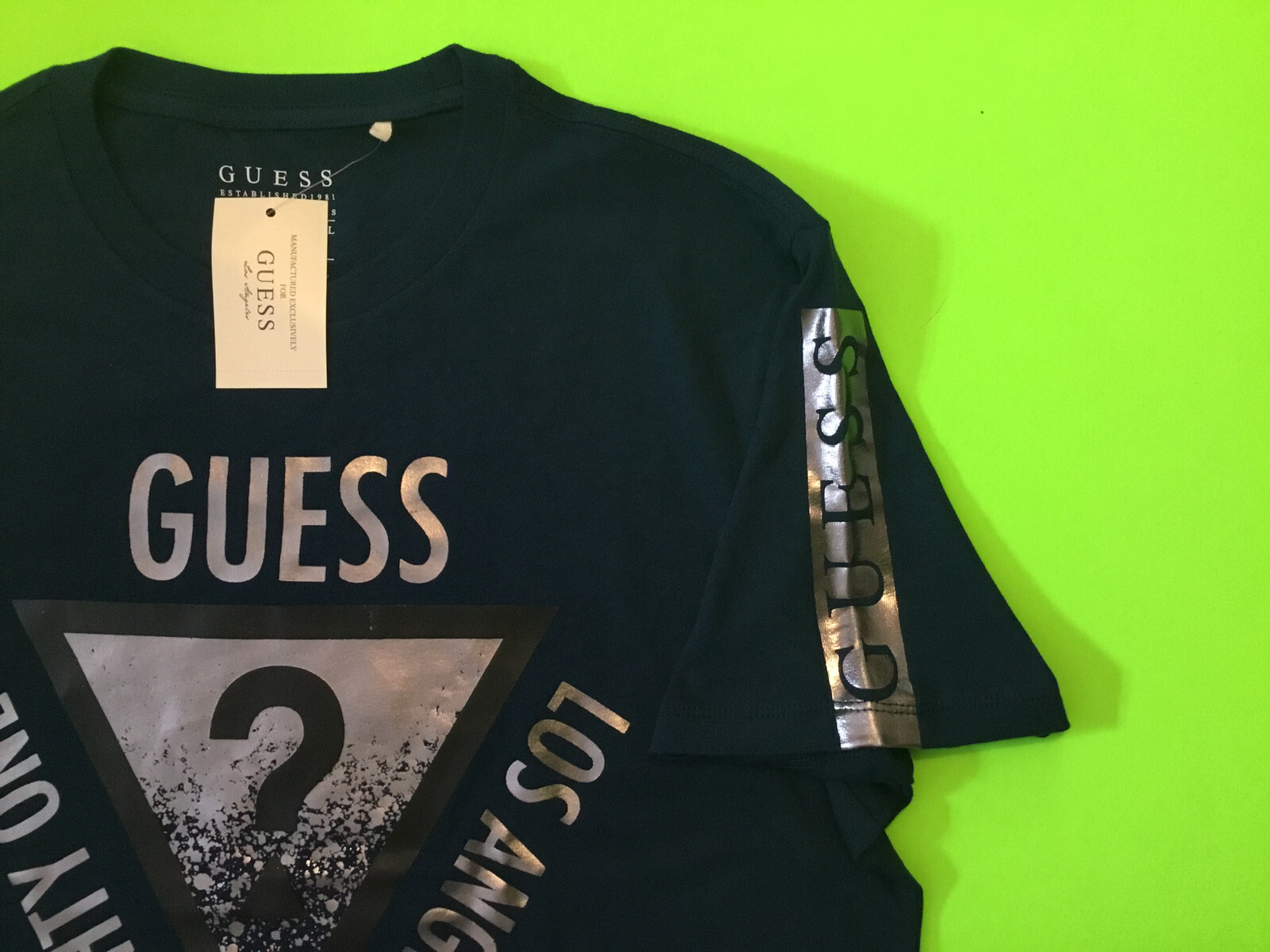 GUESS Los Angeles Men’s Short Sleeve T-Shirt Size LARGE Blue w/Dark Silver NEW