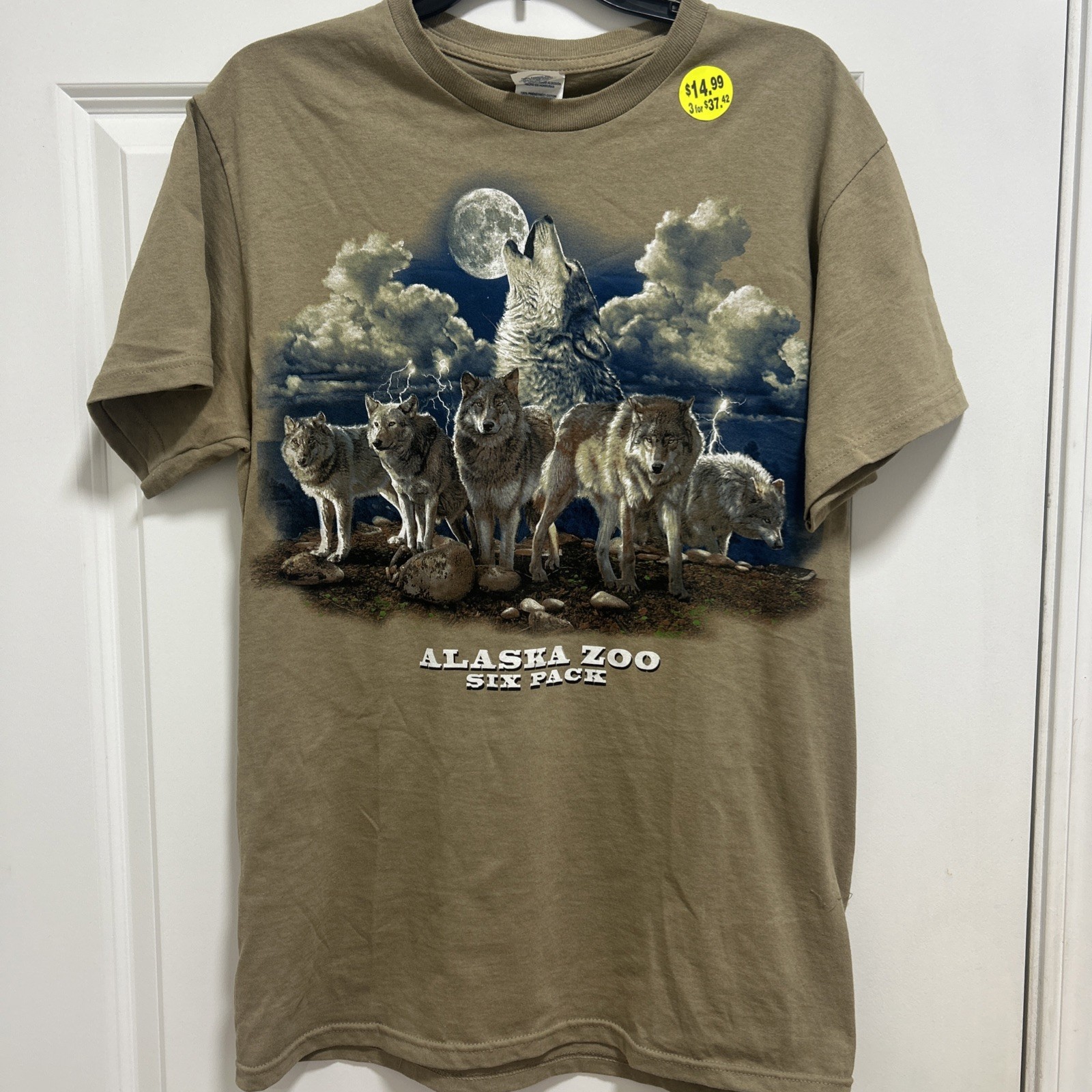Tan Alaska Zoo Six Pack T-shirt. Size Medium Men&rsquo;s. Wolf Graphic