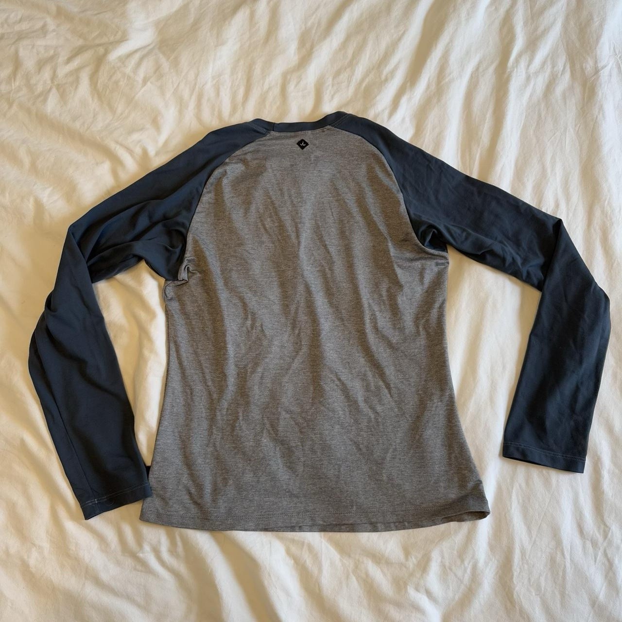 Vintage prAna Long Sleeve Raglan Shirt Small S Gray Blue Floral Spellout Graphic