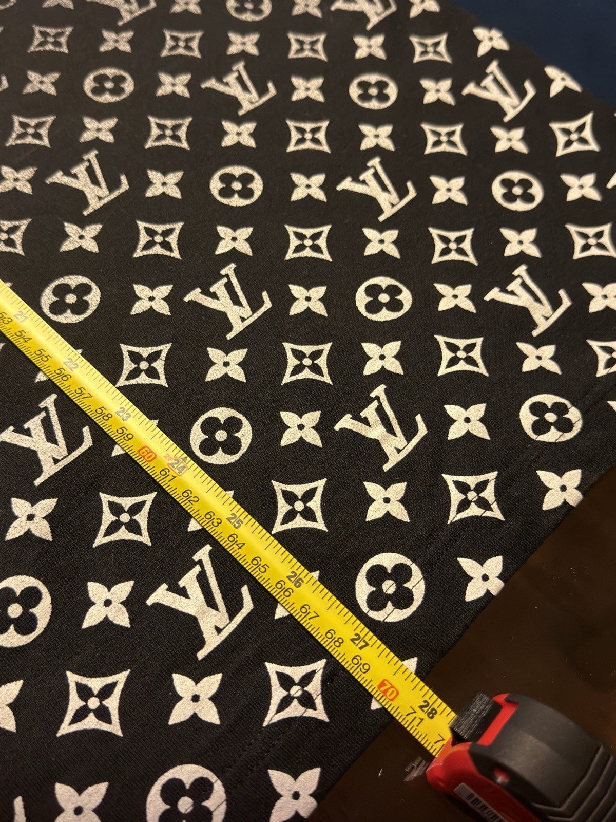 Louis Vuitton Men’s LV Gradient Monogram T Shirt Black Size L Made In Italy