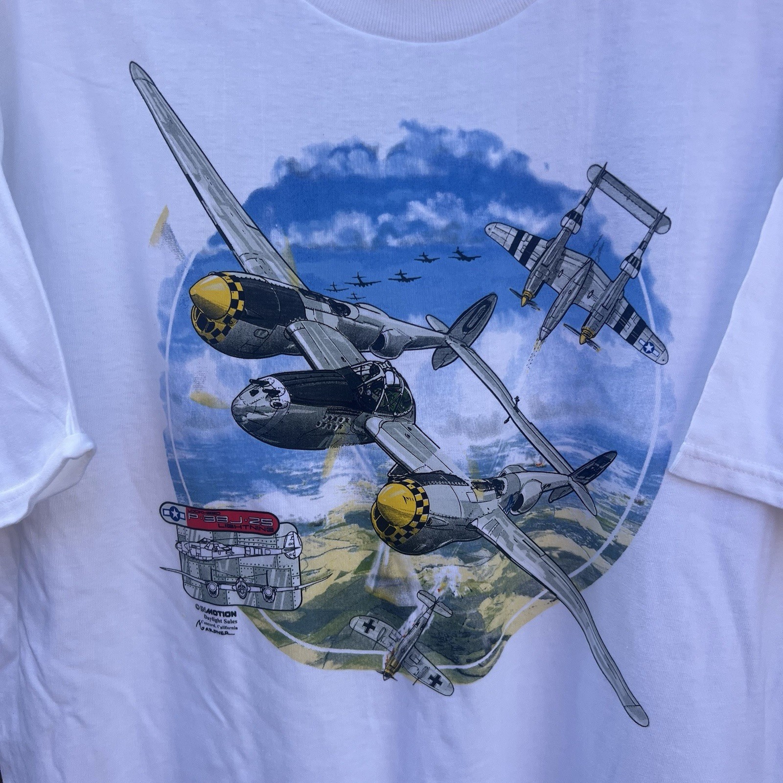Vintage Lockheed P-38J-25 Lightning Fighter Plane Men&rsquo;s T-Shirt Size Small. NWOT