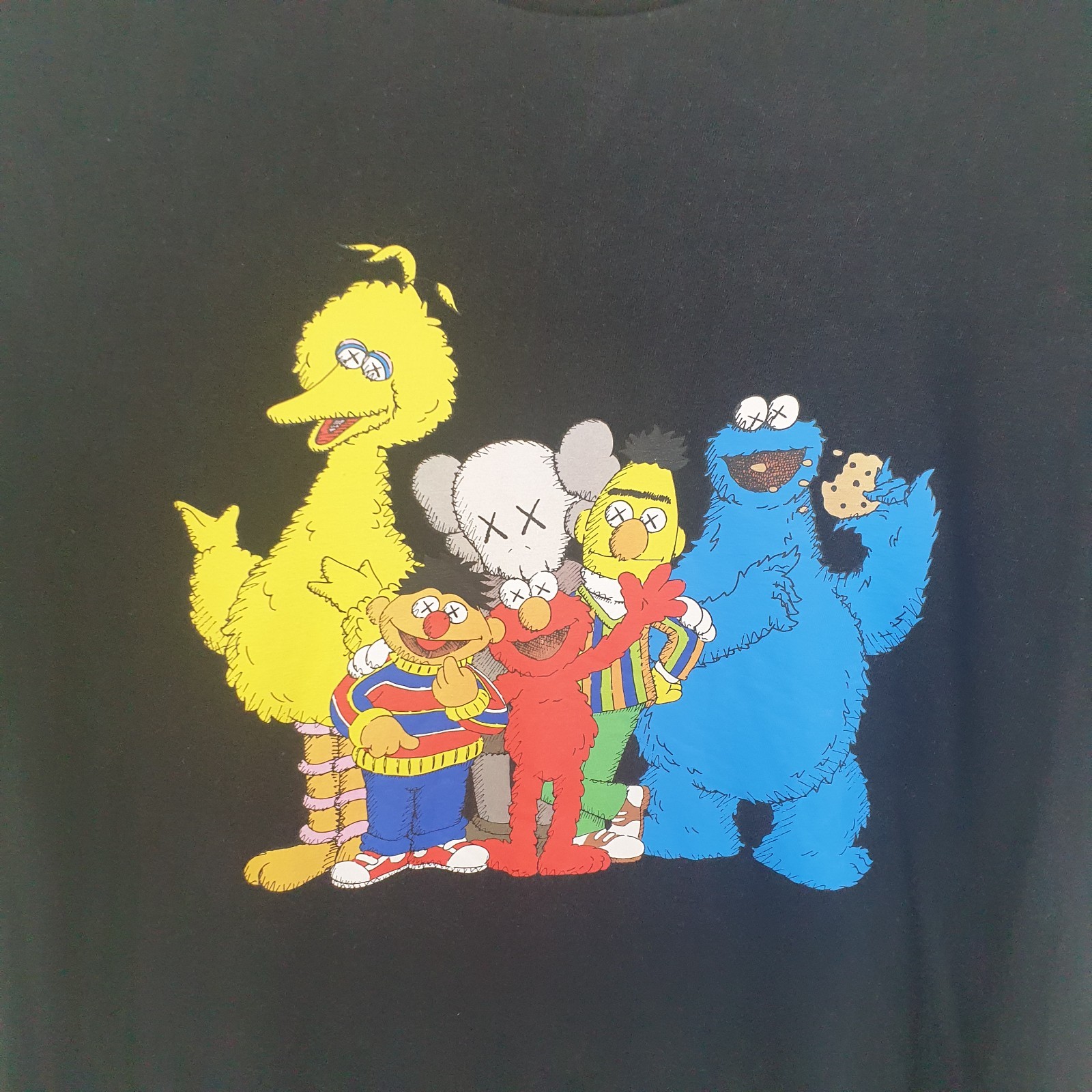 Uniqlo KAWS Sesame Street T Shirt Grey Medium Black Cartoon Graphic Pop Culture