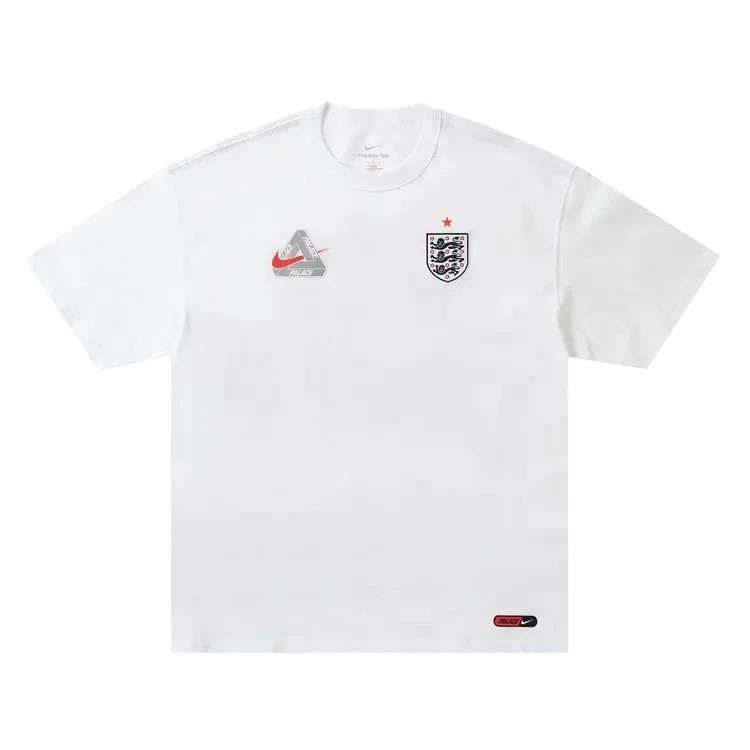 PALACE NIKE ENGLAND T-SHIRTWHITE SIZE L IN HAND