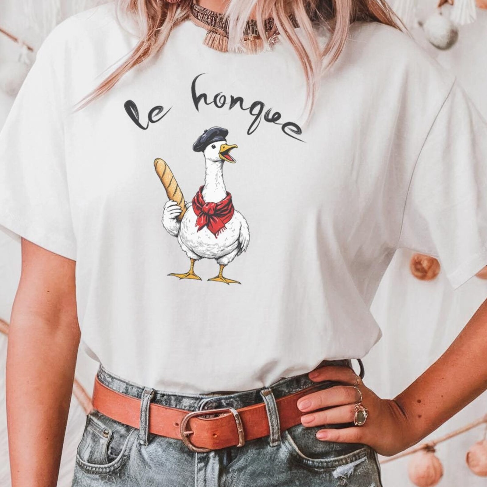 Le Honque French Goose Shirt – Elegant Goose Mom Gift Funny T-Shirt