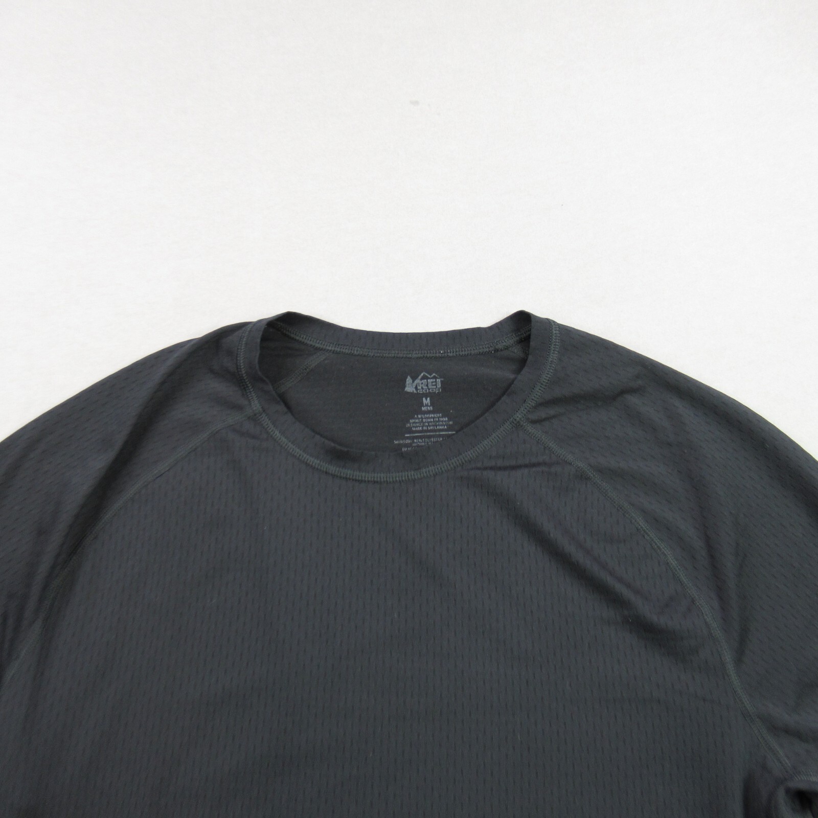 REI Shirt Mens Medium Long Sleeve Crew Neck Black Stretch Lightweight Workout