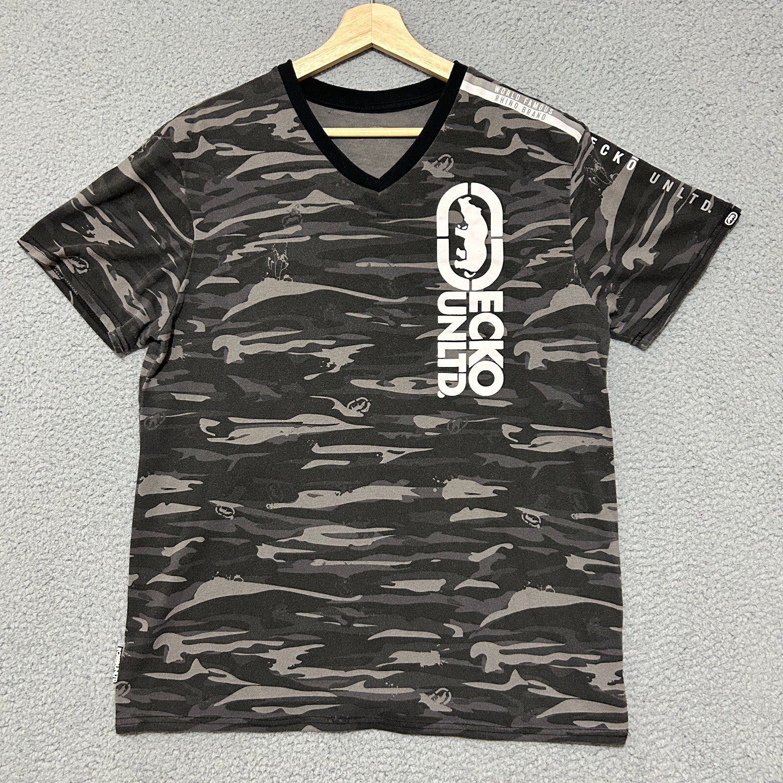 Ecko Unltd T-shirt Men Medium Gray Woodland Camo V-neck Short Sleeve