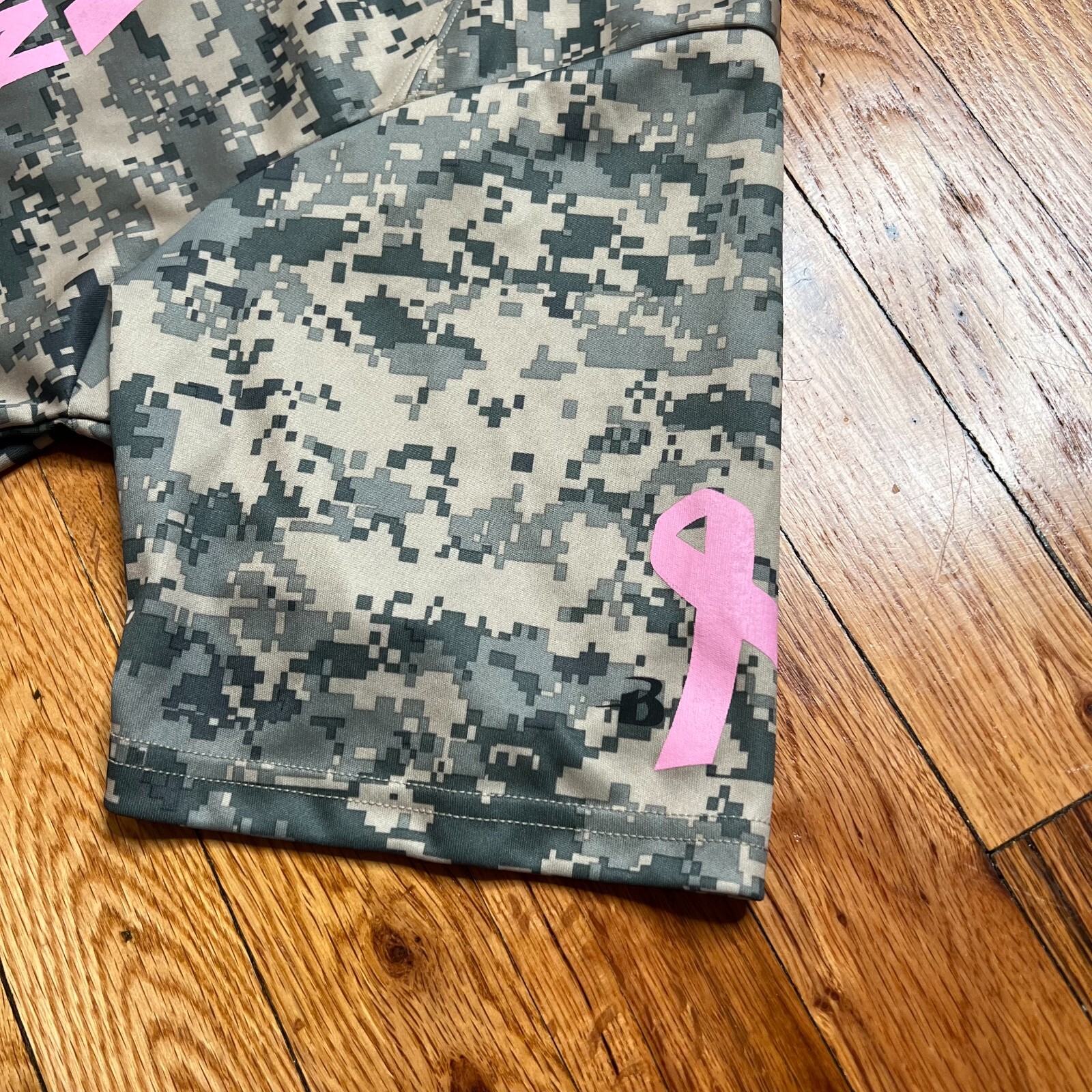 Georgetown University Army ROTC T Shirt Size M « Hoya » Breast Cancer Awareness