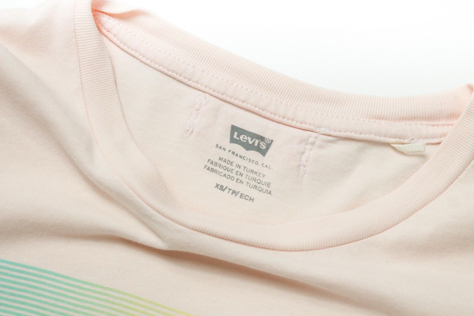 LEVI&rsquo;S T-Shirt Mens XS (EXTRA SMALL) Short Sleeve Jersey Logo Crew Neck Pink