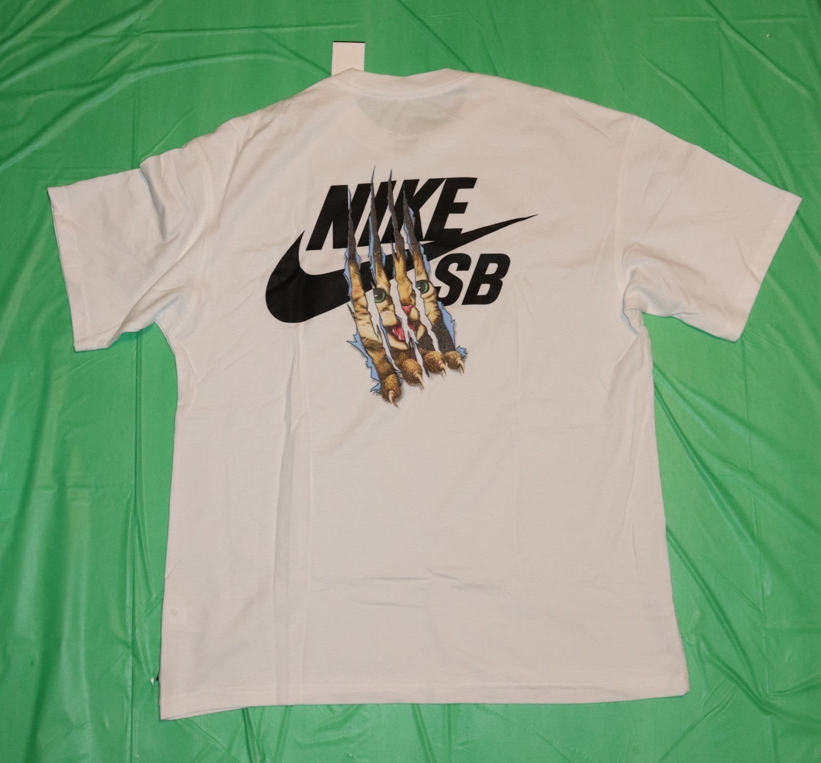 Nike SB White Cat Tee Men’s Size M