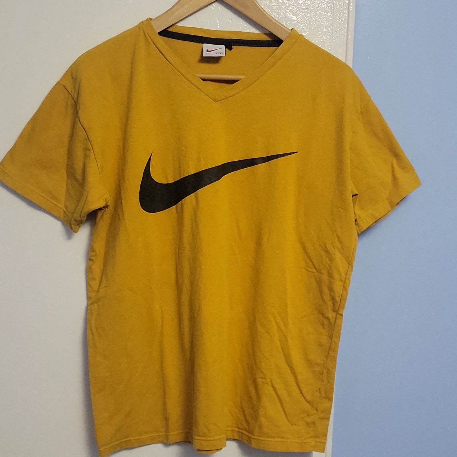 Nike The Nike Tee Men&rsquo;s Yellow V-Neck Short Sleeve Logo T-Shirt Size L