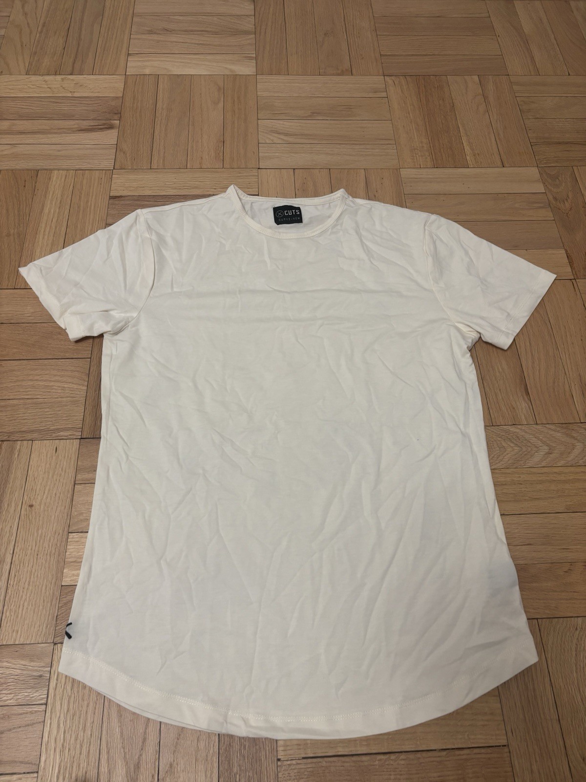 Cuts Clothing Men&rsquo;s Curve Hem Crew Neck Short Sleeve Tee T-Shirt Large L Biege