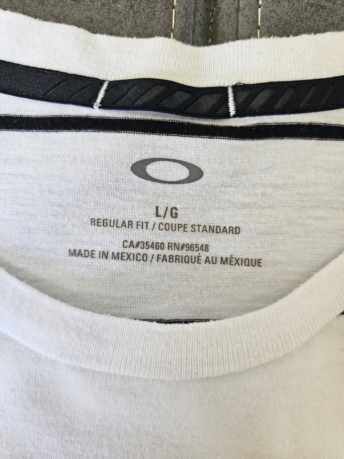 Oakley Men&rsquo;s Striped Crew Neck Short Sleeve Logo T-Shirt White/Black L