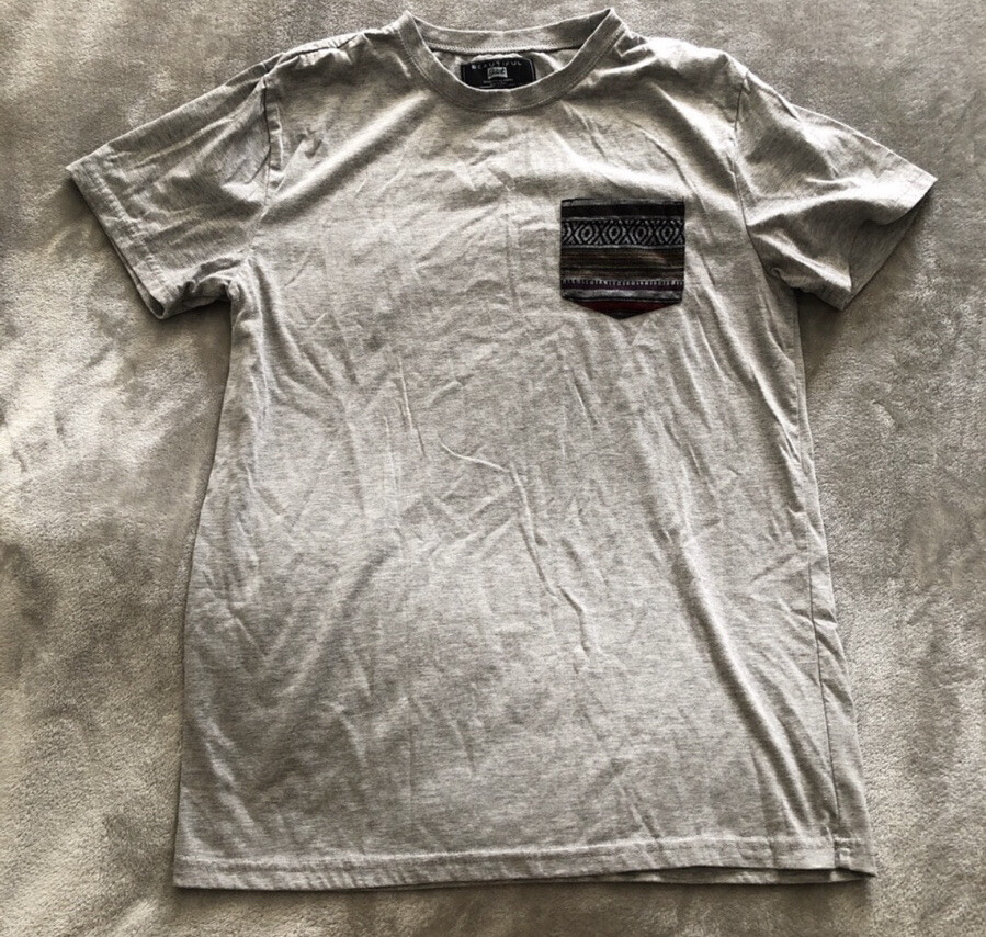 Beautiful Giant Heather gray tshirt with pocket design S