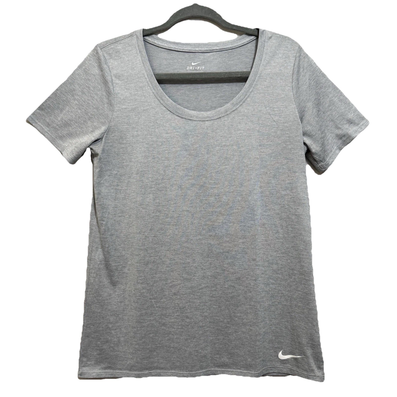 Nike Dri-FIT Women’s Scoop Neck T-Shirt Gray MEDIUM Athletic Short Sleeve Tee