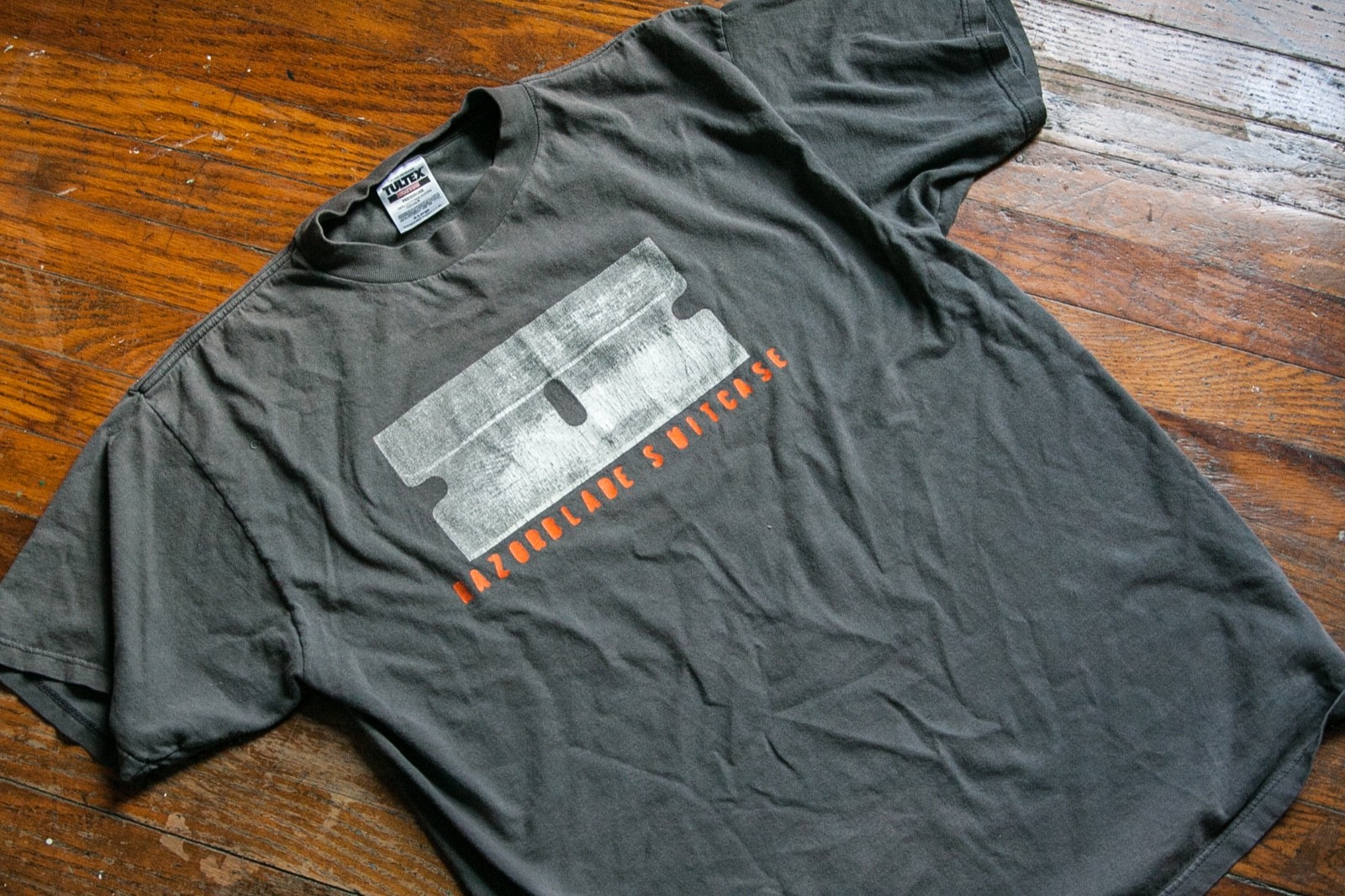 BUSH vintage 1990s t-shirt (Razorblade Suitcase) [XL; Tultex]