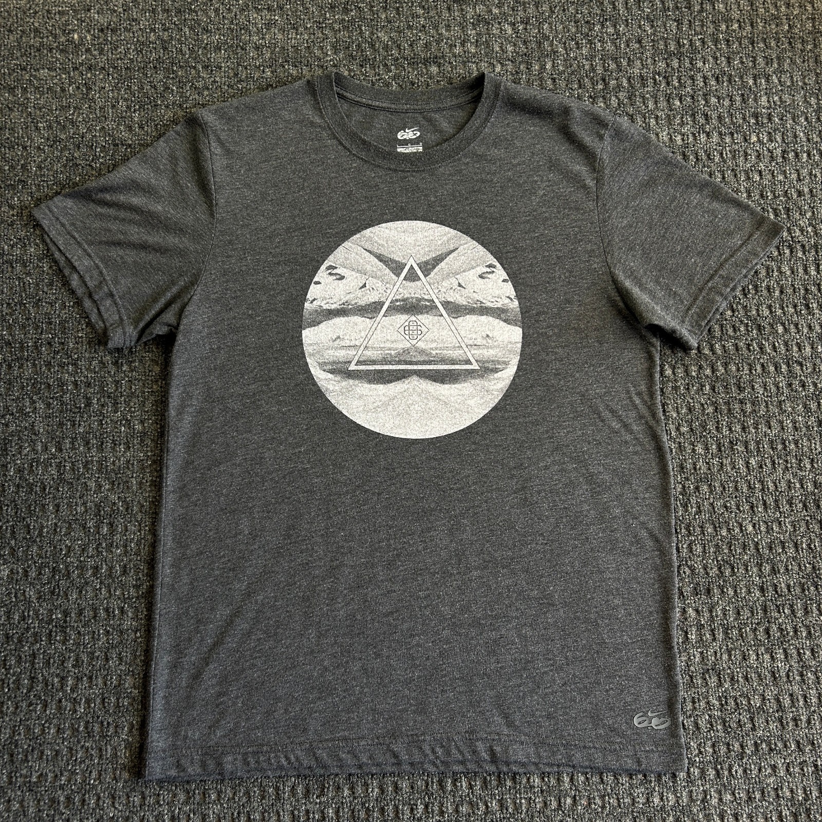 Nike 6.0 Dri Fit T Shirt L Gray Triangle Mountains Abstract Ethereal Reflection